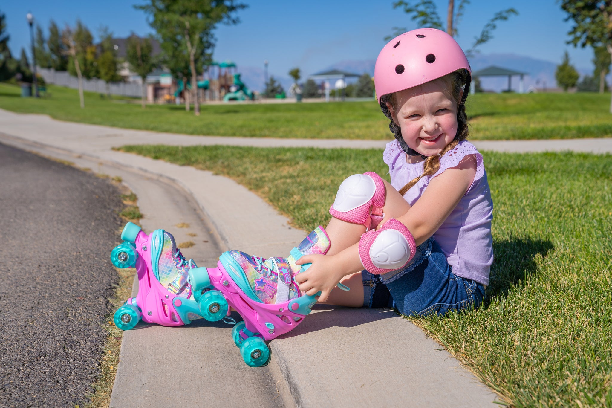 Little girl with adjustable roller blades and protective gear - Xino Sports